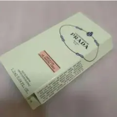 インフュージョン ドゥ プラダ サンタルチャイ オーデパルファム 1.2ml