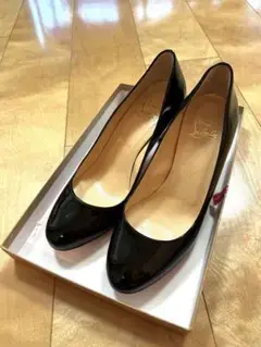 Christian Louboutin パテントパンプス ブラック