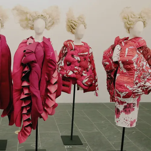 COMME des GARÇONS
